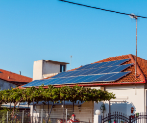 Leia mais sobre o artigo Seguro para painéis solares: coberturas protegem o investimento em energia limpa